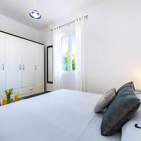 Maia Lena Drei Appartement Maslenica