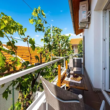 Maia Lena Drei Appartement